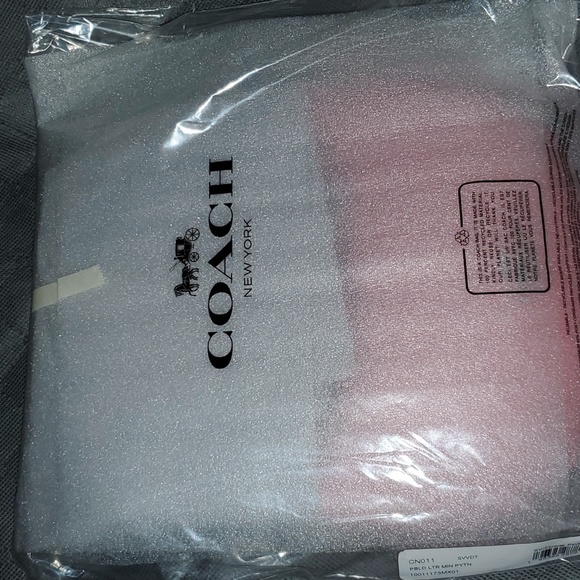 Authentic Coach Mini Peyton Bag - Picture 3 of 13